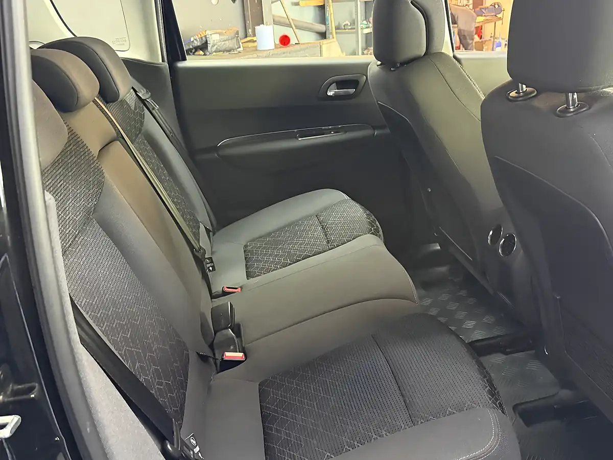 Used 2016 Peugeot 3008 Active Black - Interior and Exterior details 17