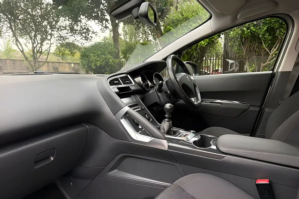 Used 2016 Peugeot 3008 Active Grey - Interior and Exterior details 10