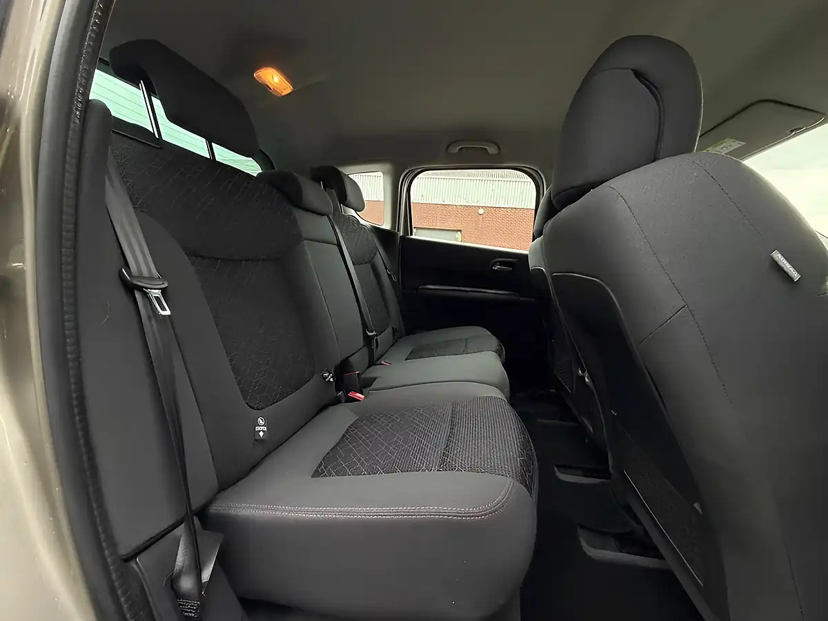Used 2016 Peugeot 3008 Active Grey - Interior and Exterior details 12