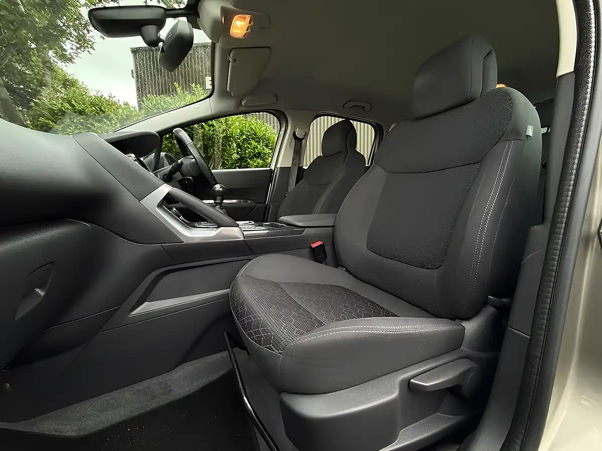 Used 2016 Peugeot 3008 Active Grey - Interior and Exterior details 13