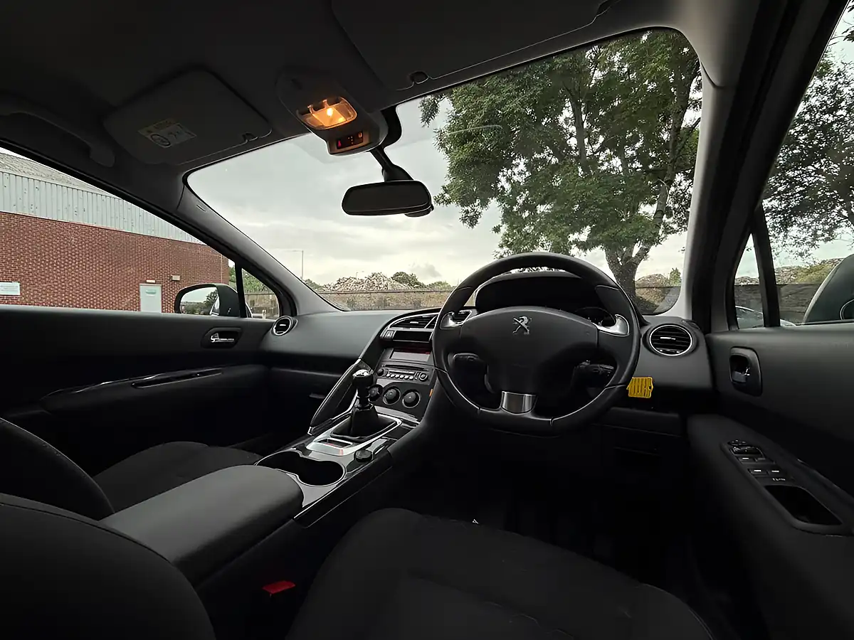 Used 2016 Peugeot 3008 Active Grey - Interior and Exterior details 14