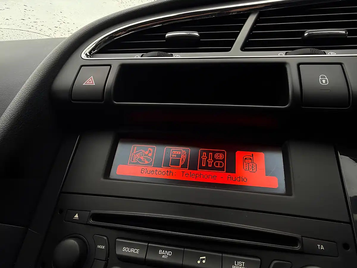 Used 2016 Peugeot 3008 Active Grey - Interior and Exterior details 17