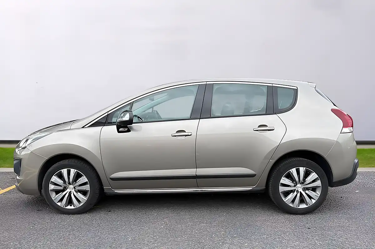Used 2016 Peugeot 3008 Active Grey - Interior and Exterior details 3