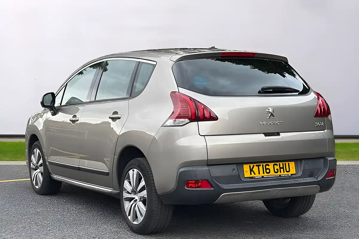 Used 2016 Peugeot 3008 Active Grey - Interior and Exterior details 4