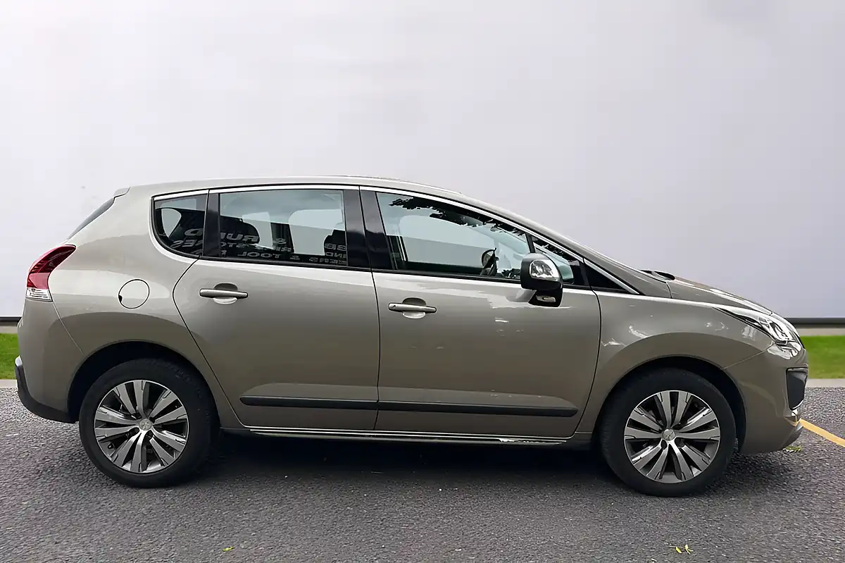 Used 2016 Peugeot 3008 Active Grey - Interior and Exterior details 6