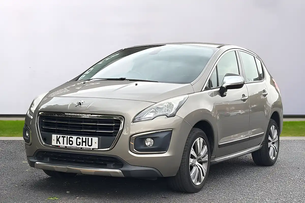 Used 2016 Peugeot 3008 Active Grey - Interior and Exterior details 8