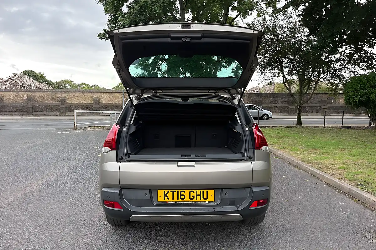 Used 2016 Peugeot 3008 Active Grey - Interior and Exterior details 9