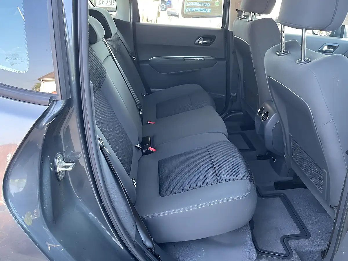 Used 2016 Peugeot 3008 Active Grey - Interior and Exterior details 11
