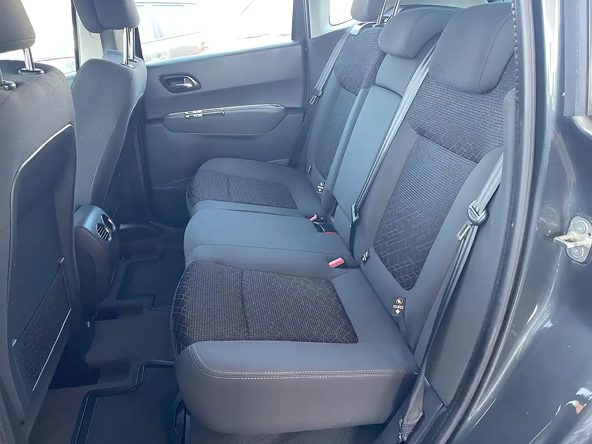 Used 2016 Peugeot 3008 Active Grey - Interior and Exterior details 19
