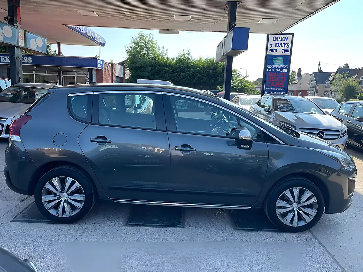 Used 2016 Peugeot 3008 Active Grey - Interior and Exterior details 3