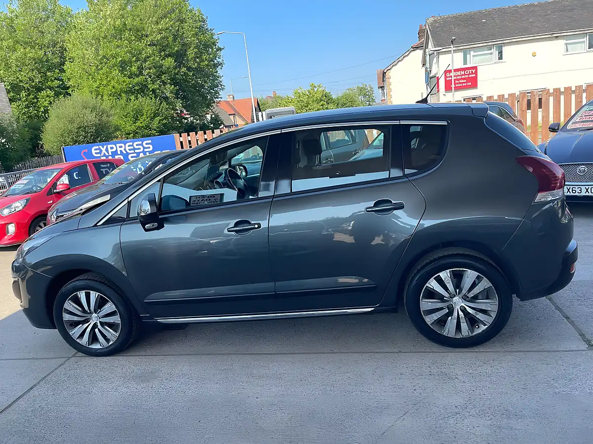 Used 2016 Peugeot 3008 Active Grey - Interior and Exterior details 6