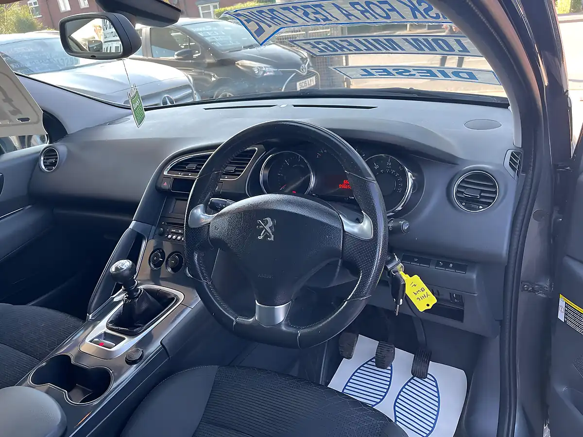 Used 2016 Peugeot 3008 Active Grey - Interior and Exterior details 9