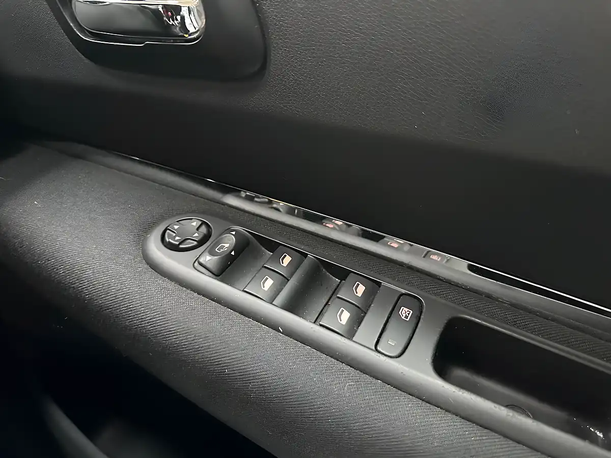 Used 2016 Peugeot 3008 Active White - Interior and Exterior details 12