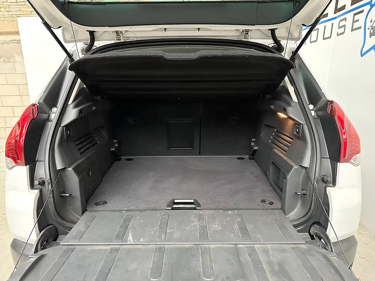 Used 2016 Peugeot 3008 Active White - Interior and Exterior details 14