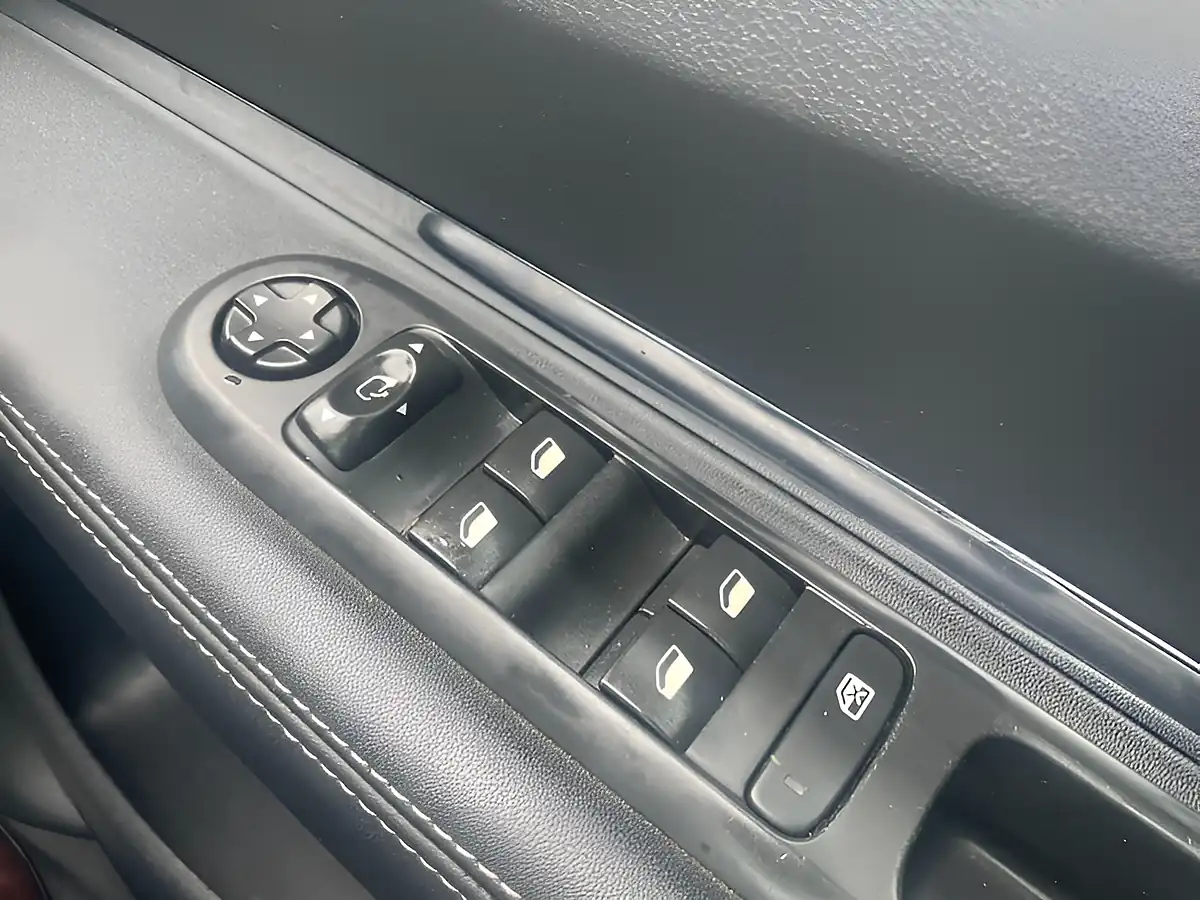 Used 2016 Peugeot 3008 Allure Black - Interior and Exterior details 16