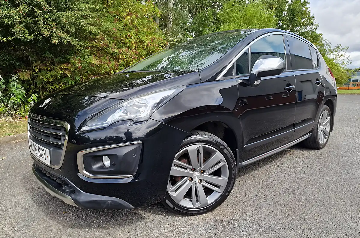 Used 2016 Peugeot 3008 Allure Black - Front View