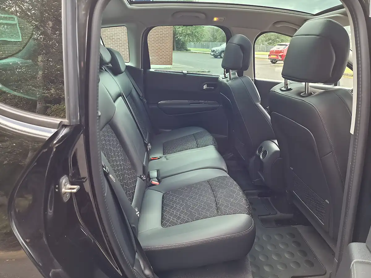 Used 2016 Peugeot 3008 Allure Black - Interior and Exterior details 13