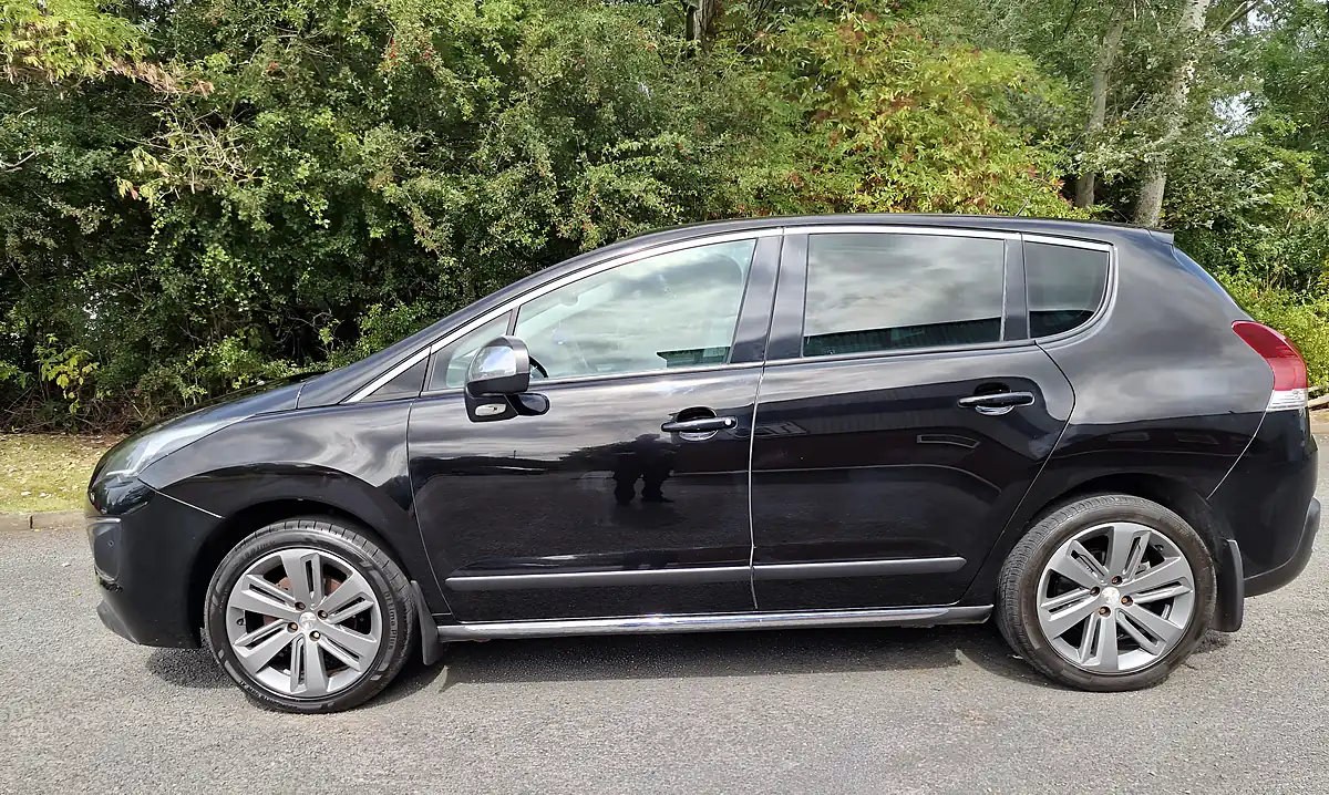 Used 2016 Peugeot 3008 Allure Black - Interior and Exterior details 4