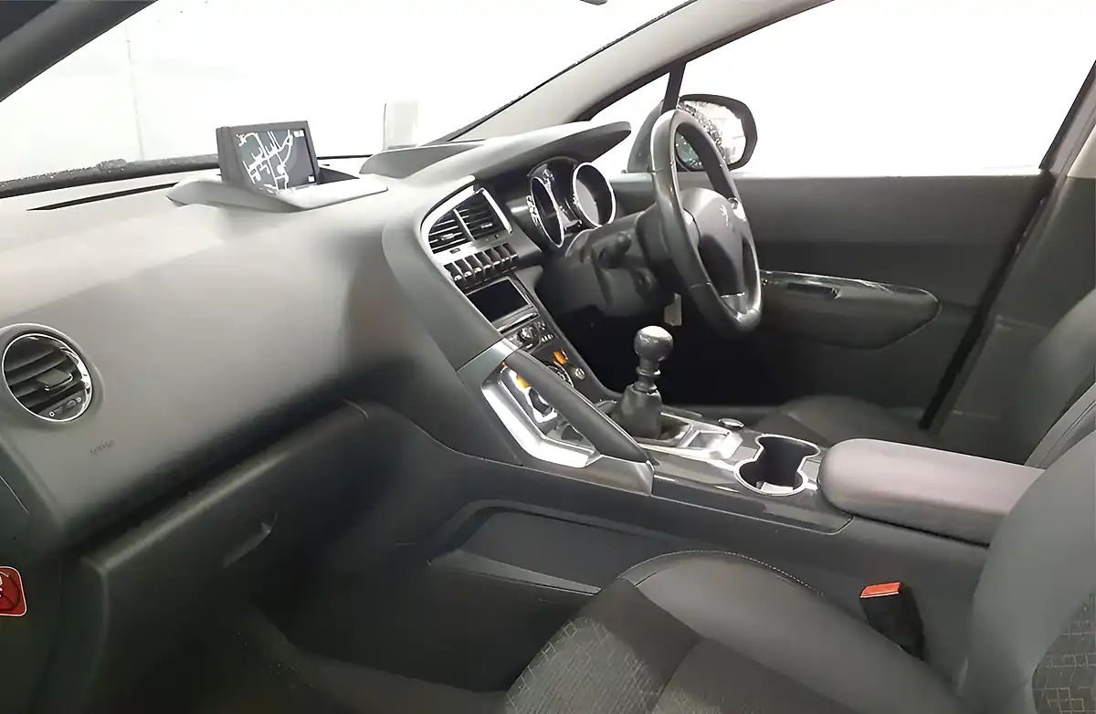 Used 2016 Peugeot 3008 Allure Edition Grey - Interior and Exterior details 2