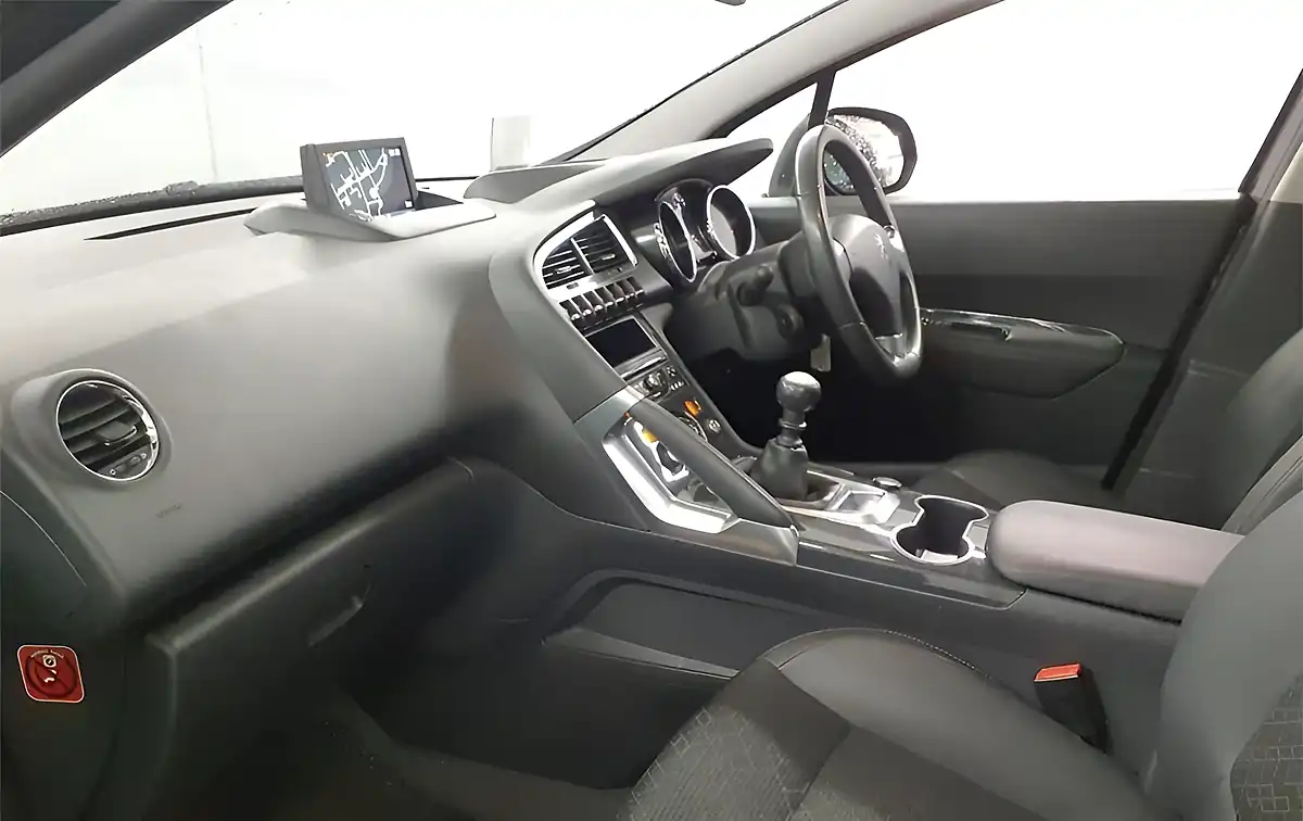 Used 2016 Peugeot 3008 Allure Edition Grey - Interior and Exterior details 7