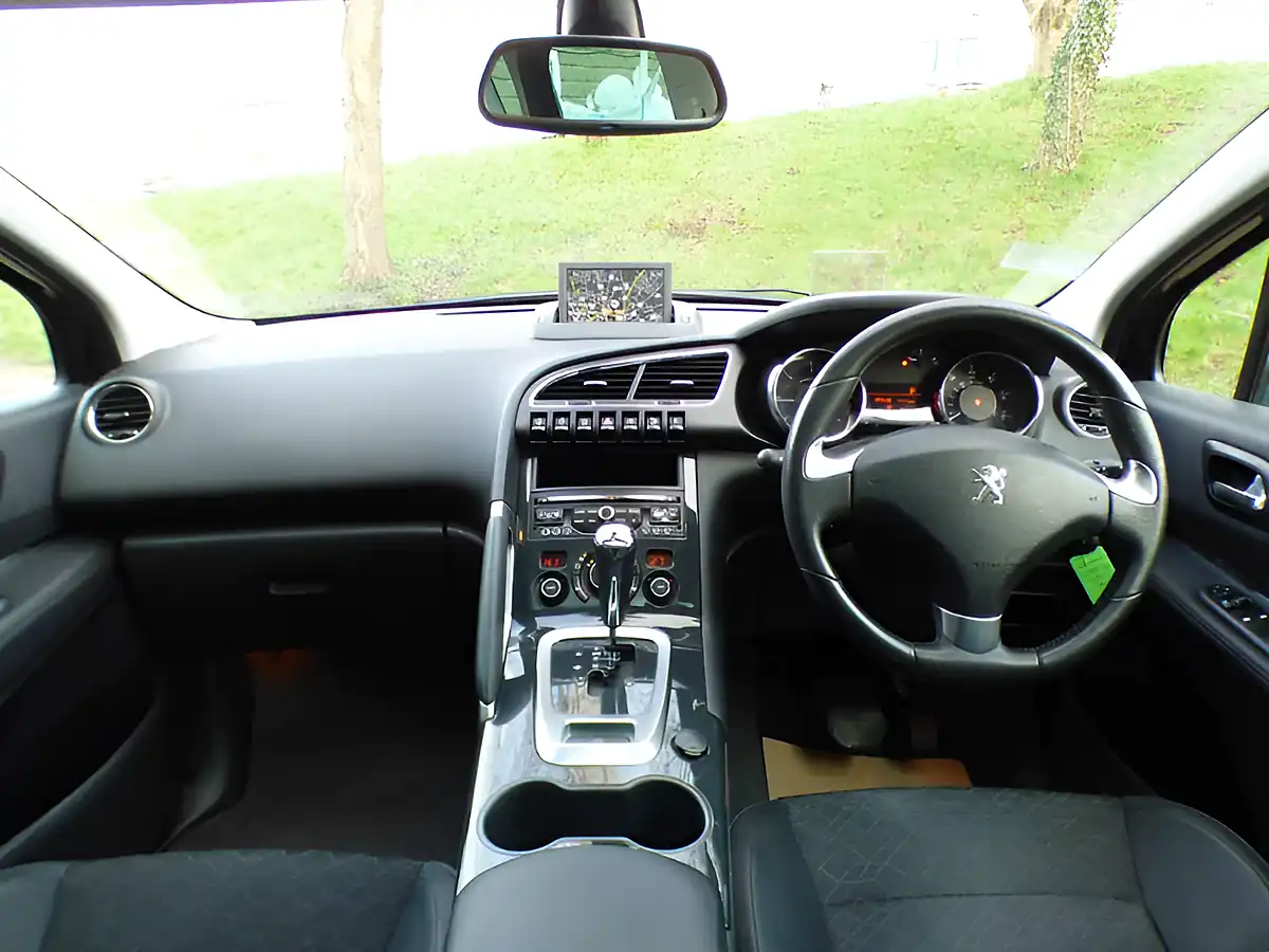 Used 2016 Peugeot 3008 Allure Etg Black - Interior and Exterior details 16