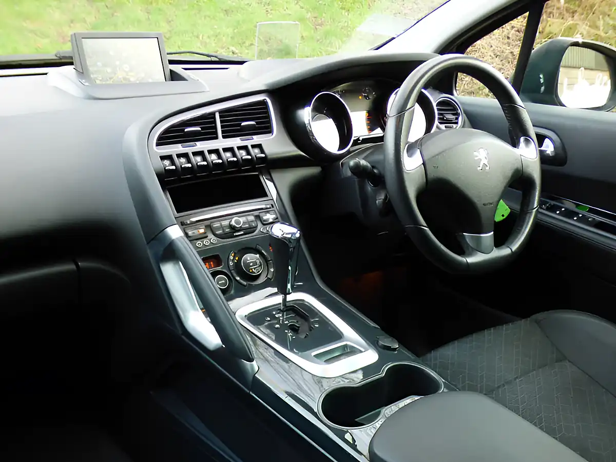Used 2016 Peugeot 3008 Allure Etg Black - Interior and Exterior details 5