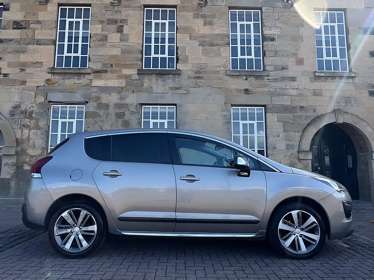 Used 2016 Peugeot 3008 Allure Grey - Interior and Exterior details 12