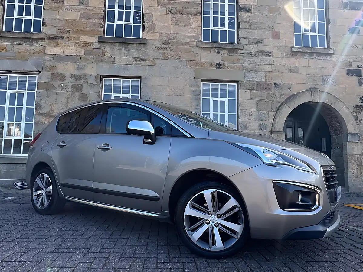 Used 2016 Peugeot 3008 Allure Grey - Interior and Exterior details 5