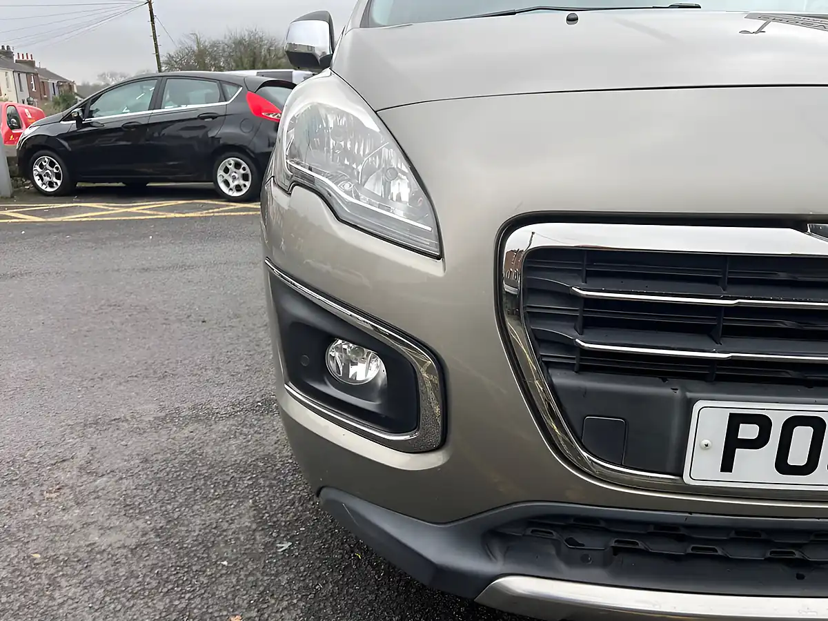Used 2016 Peugeot 3008 Allure Grey - Interior and Exterior details 10