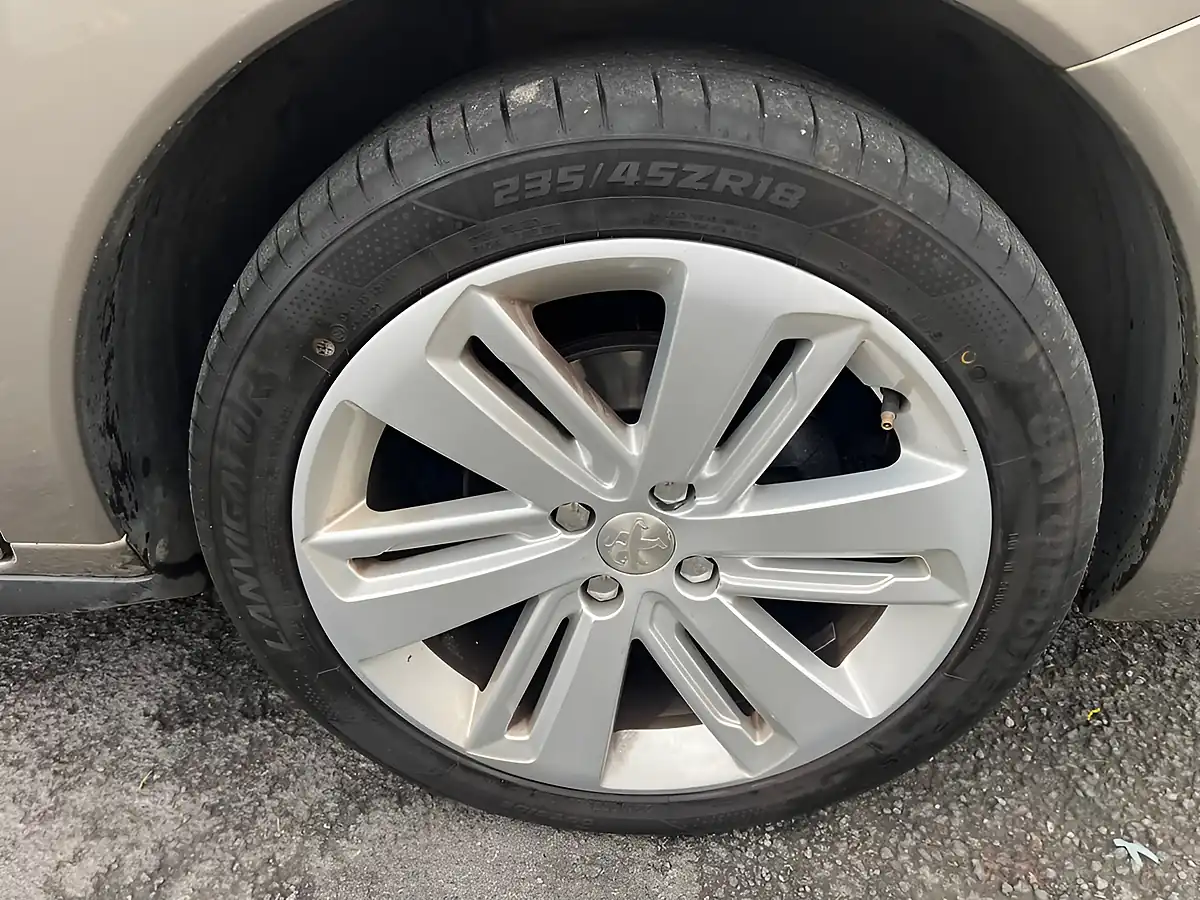 Used 2016 Peugeot 3008 Allure Grey - Interior and Exterior details 13
