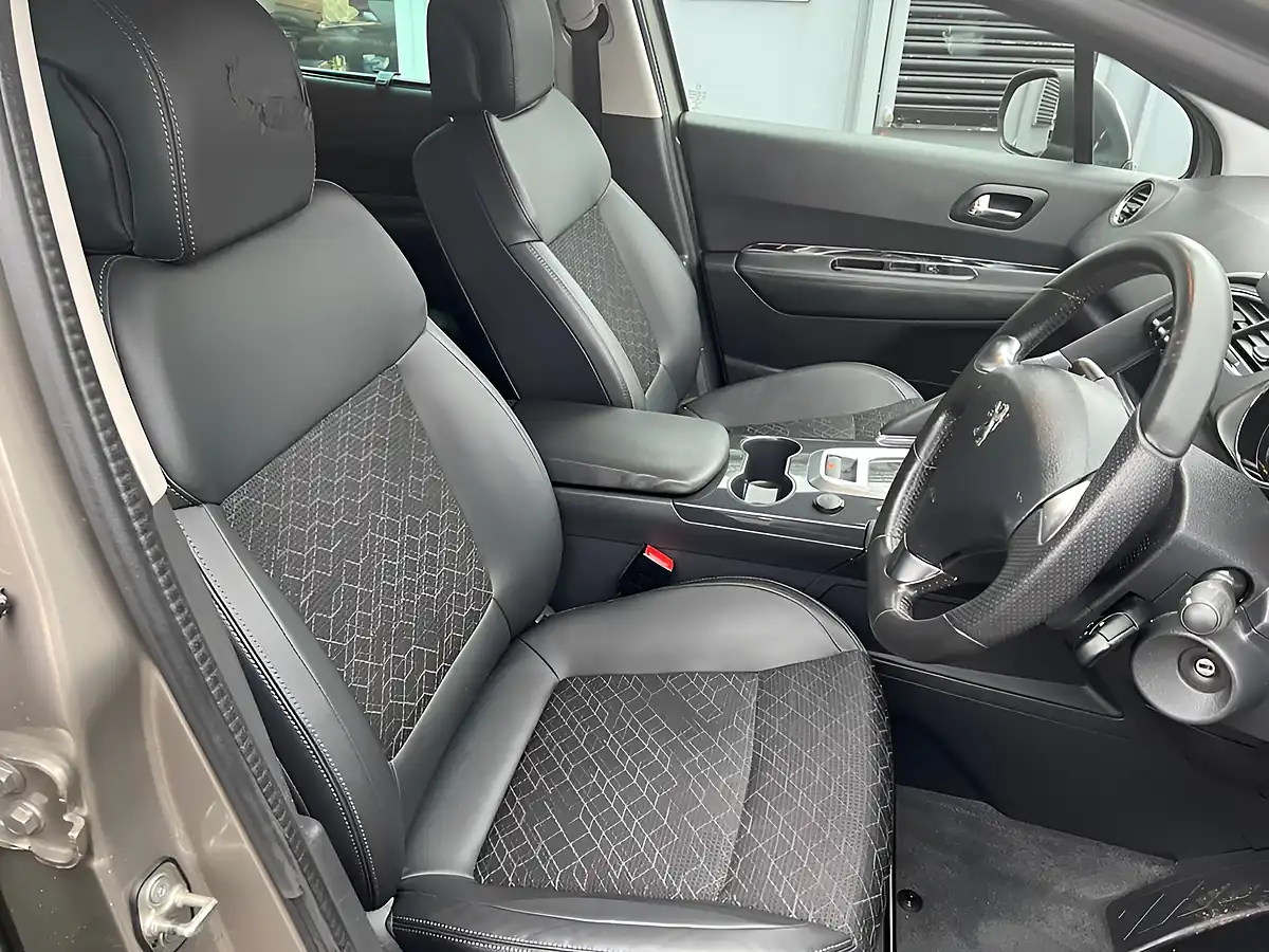 Used 2016 Peugeot 3008 Allure Grey - Interior and Exterior details 14