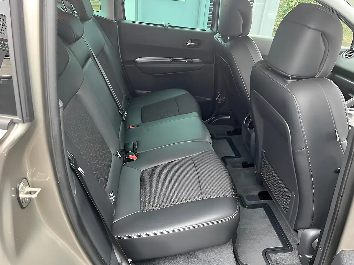 Used 2016 Peugeot 3008 Allure Grey - Interior and Exterior details 16