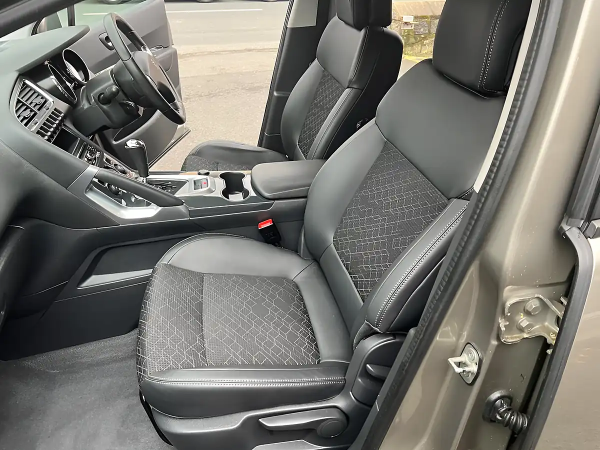 Used 2016 Peugeot 3008 Allure Grey - Interior and Exterior details 18