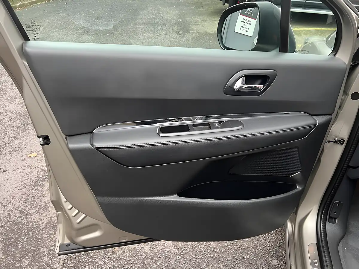 Used 2016 Peugeot 3008 Allure Grey - Interior and Exterior details 19