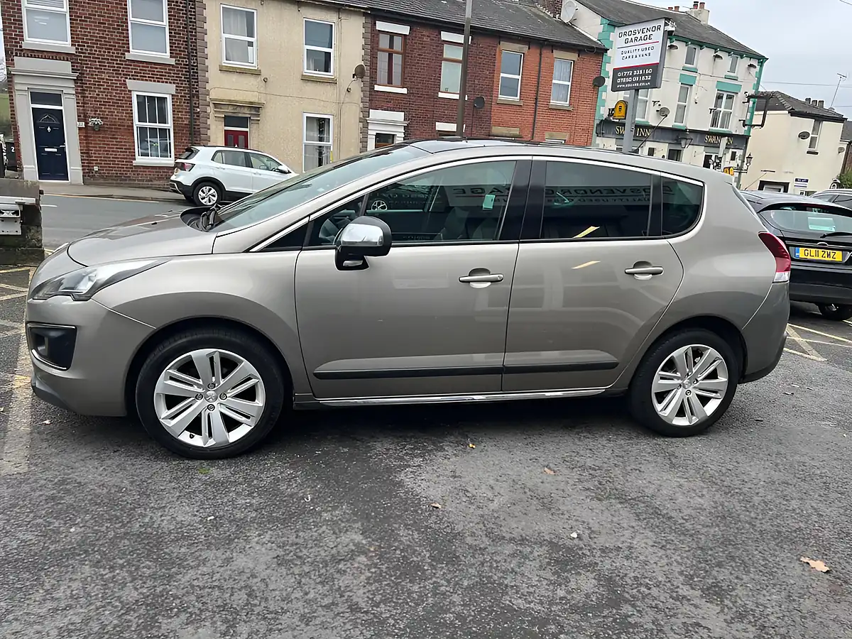 Used 2016 Peugeot 3008 Allure Grey - Interior and Exterior details 4