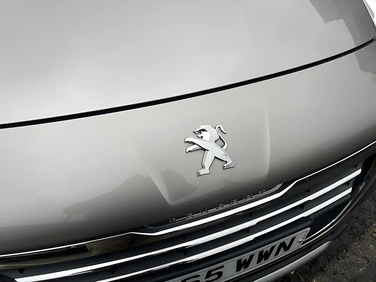 Used 2016 Peugeot 3008 Allure Grey - Interior and Exterior details 9