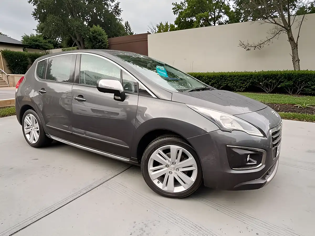 Used 2016 Peugeot 3008 Allure Grey - Front View