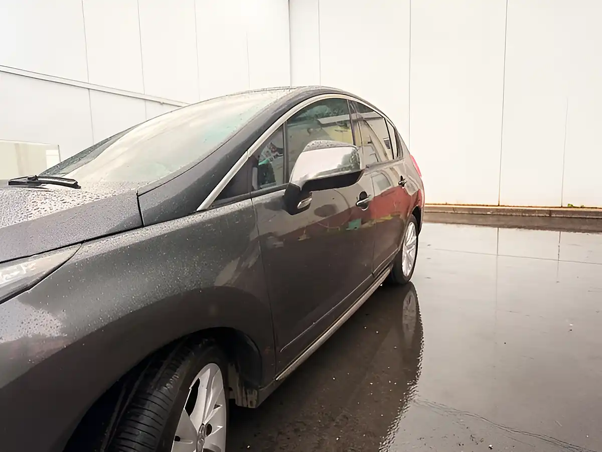 Used 2016 Peugeot 3008 Allure Grey - Interior and Exterior details 11