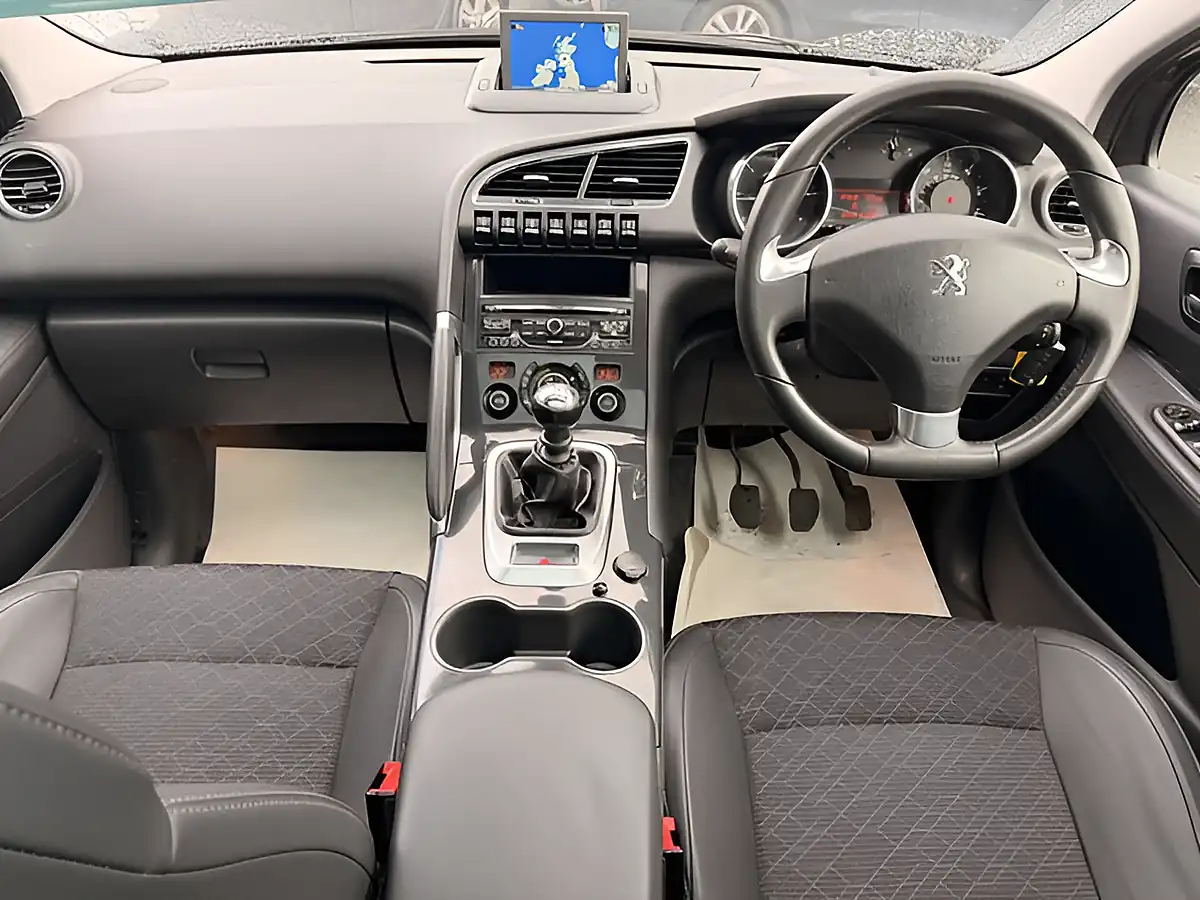 Used 2016 Peugeot 3008 Allure Grey - Interior and Exterior details 19