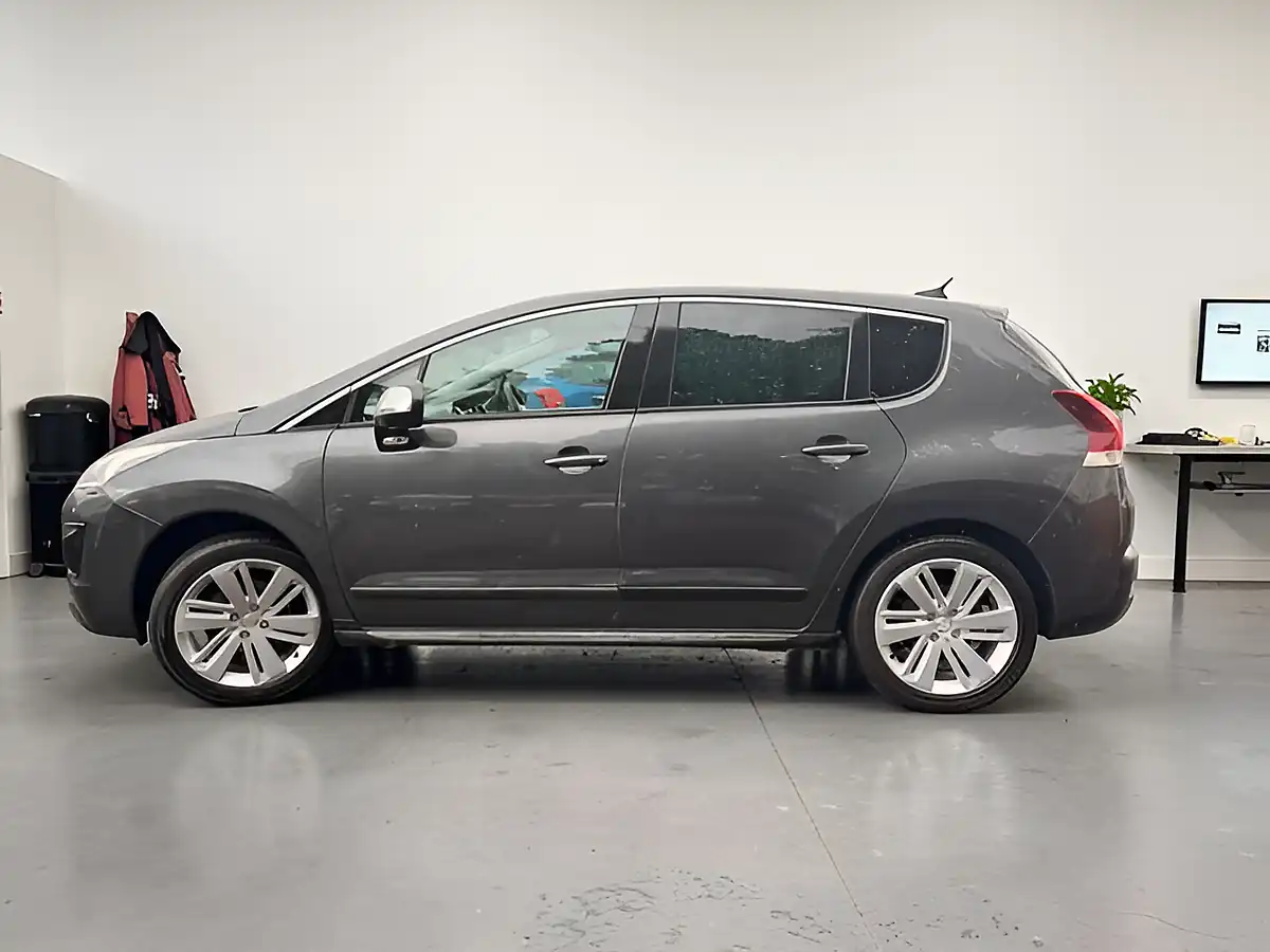 Used 2016 Peugeot 3008 Allure Grey - Interior and Exterior details 3