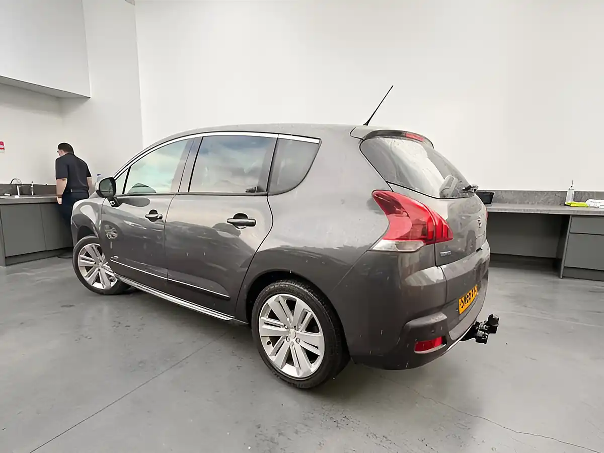 Used 2016 Peugeot 3008 Allure Grey - Interior and Exterior details 4