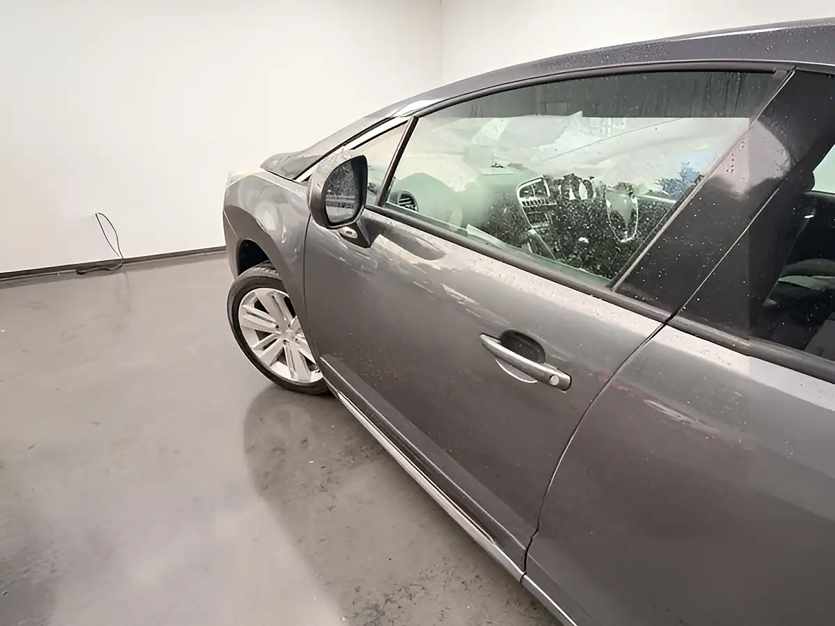 Used 2016 Peugeot 3008 Allure Grey - Interior and Exterior details 8