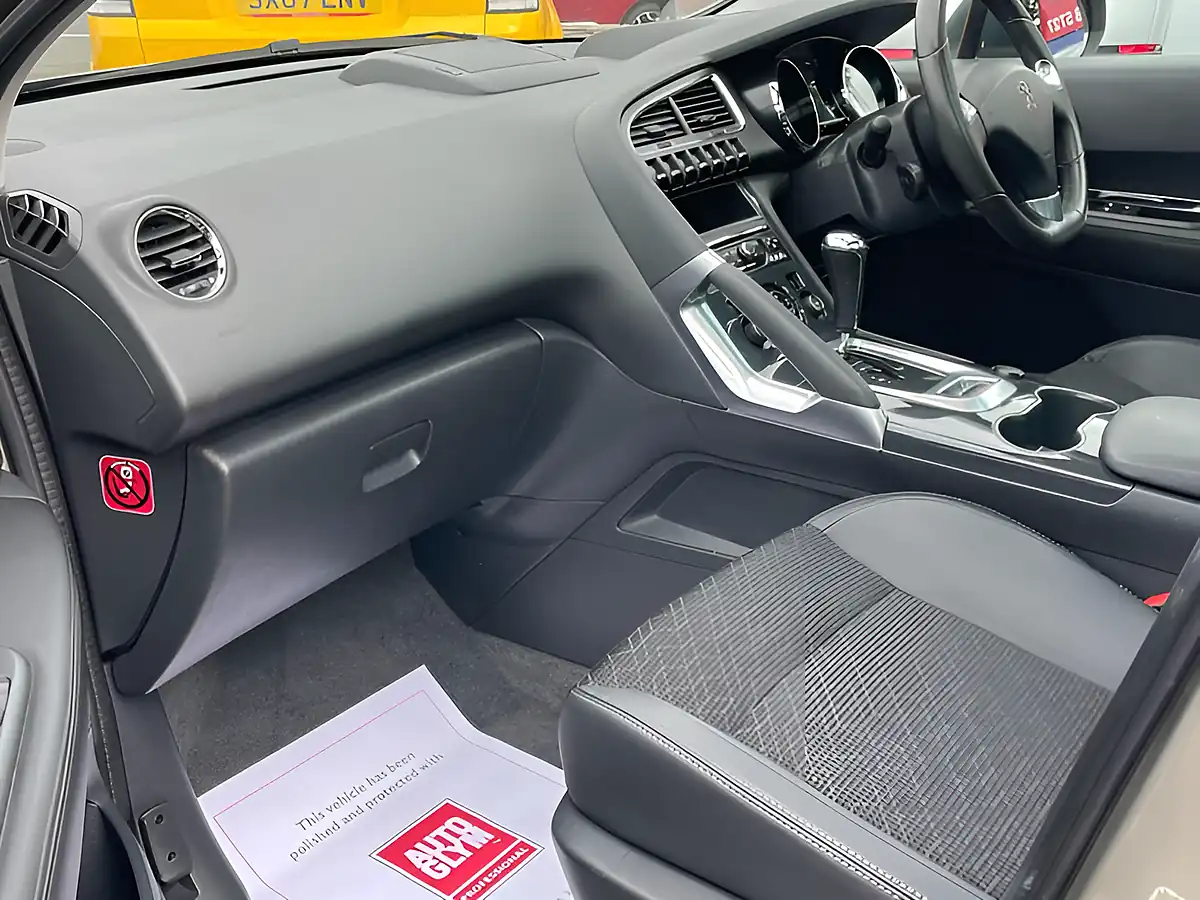 Used 2016 Peugeot 3008 Allure Grey - Interior and Exterior details 13