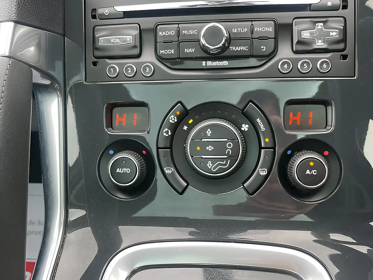 Used 2016 Peugeot 3008 Allure Grey - Interior and Exterior details 17