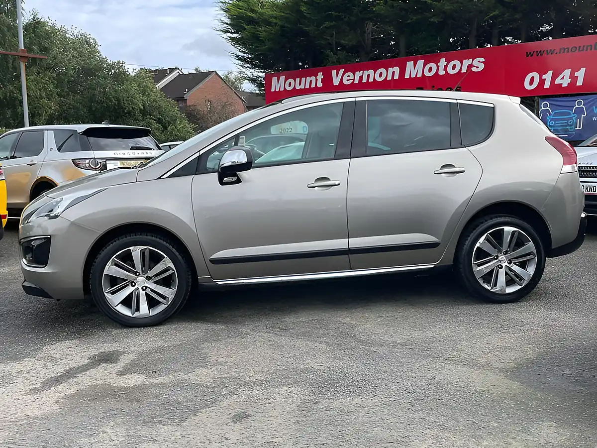 Used 2016 Peugeot 3008 Allure Grey - Interior and Exterior details 3