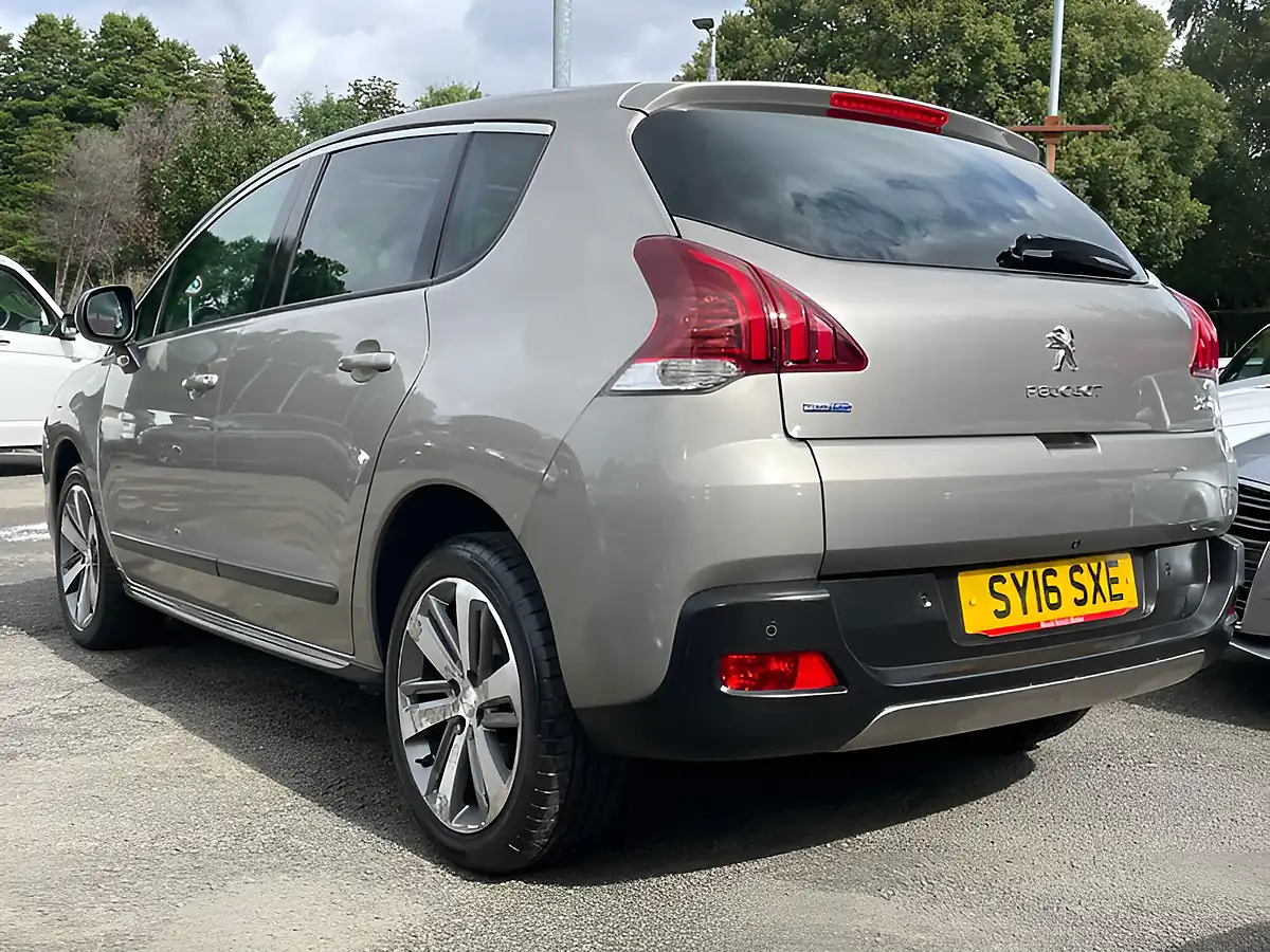 Used 2016 Peugeot 3008 Allure Grey - Interior and Exterior details 4