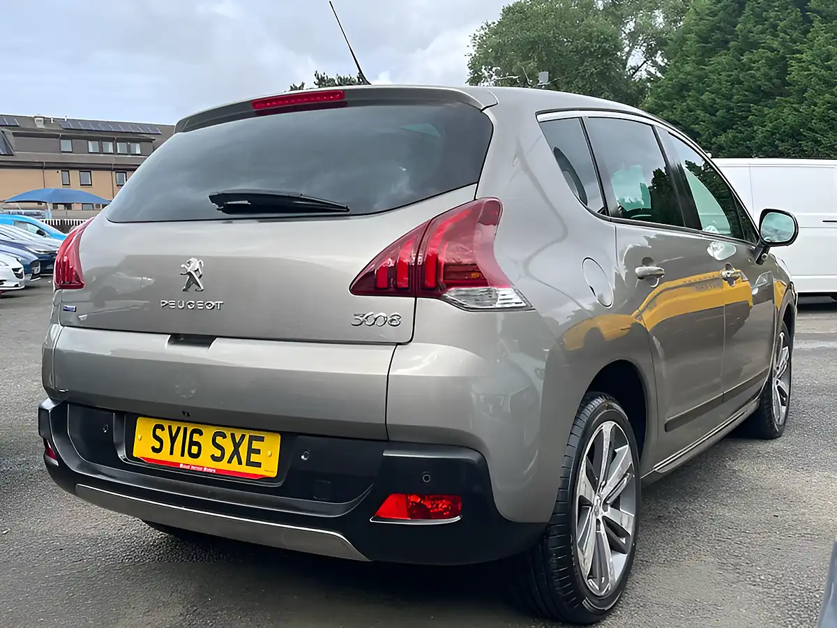 Used 2016 Peugeot 3008 Allure Grey - Interior and Exterior details 6