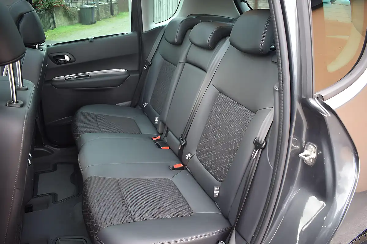 Used 2016 Peugeot 3008 Allure Grey - Interior and Exterior details 12