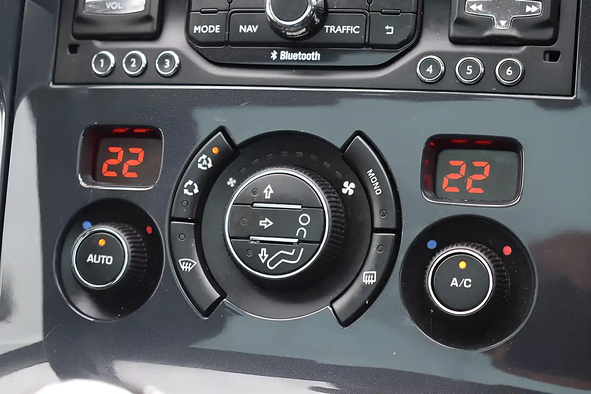 Used 2016 Peugeot 3008 Allure Grey - Interior and Exterior details 16