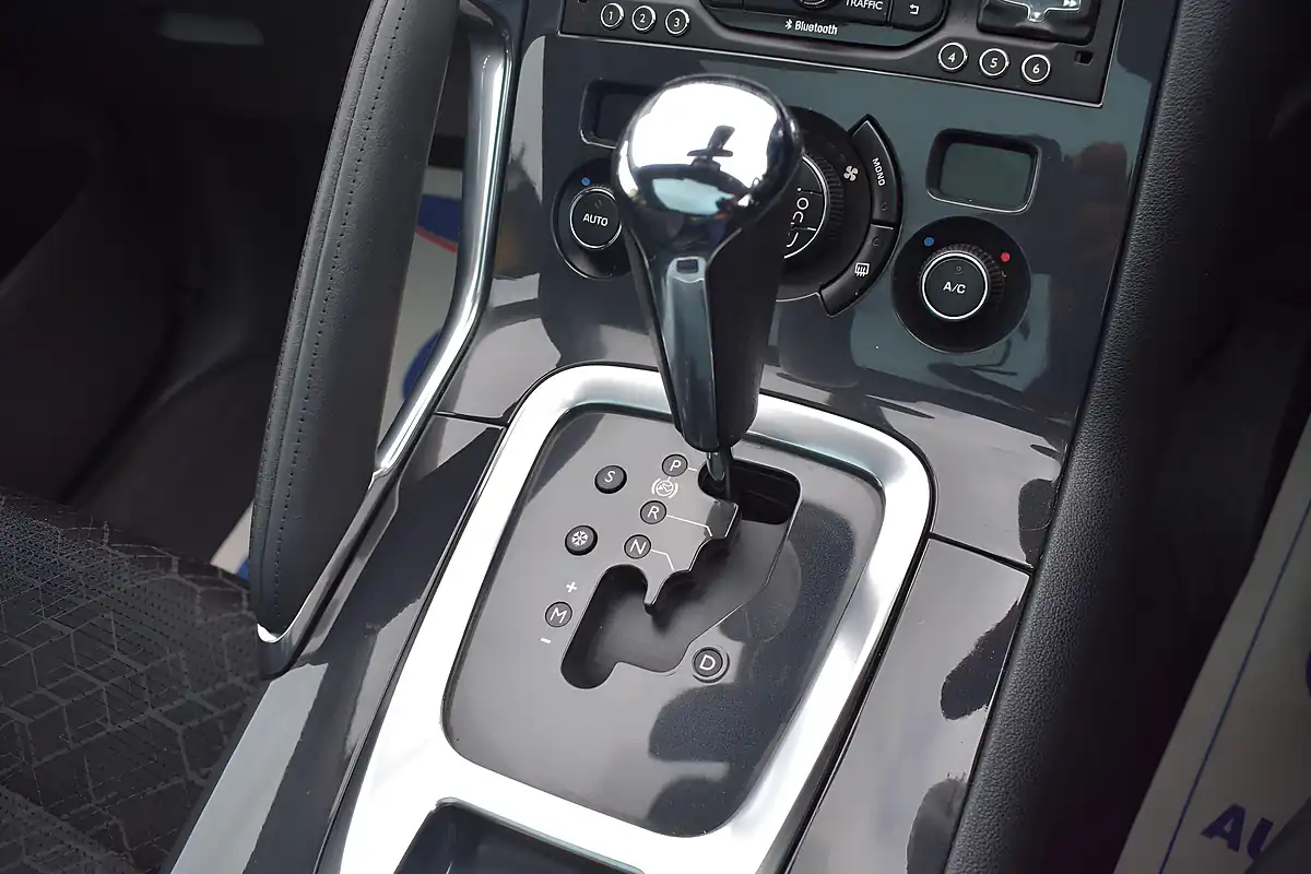 Used 2016 Peugeot 3008 Allure Grey - Interior and Exterior details 17